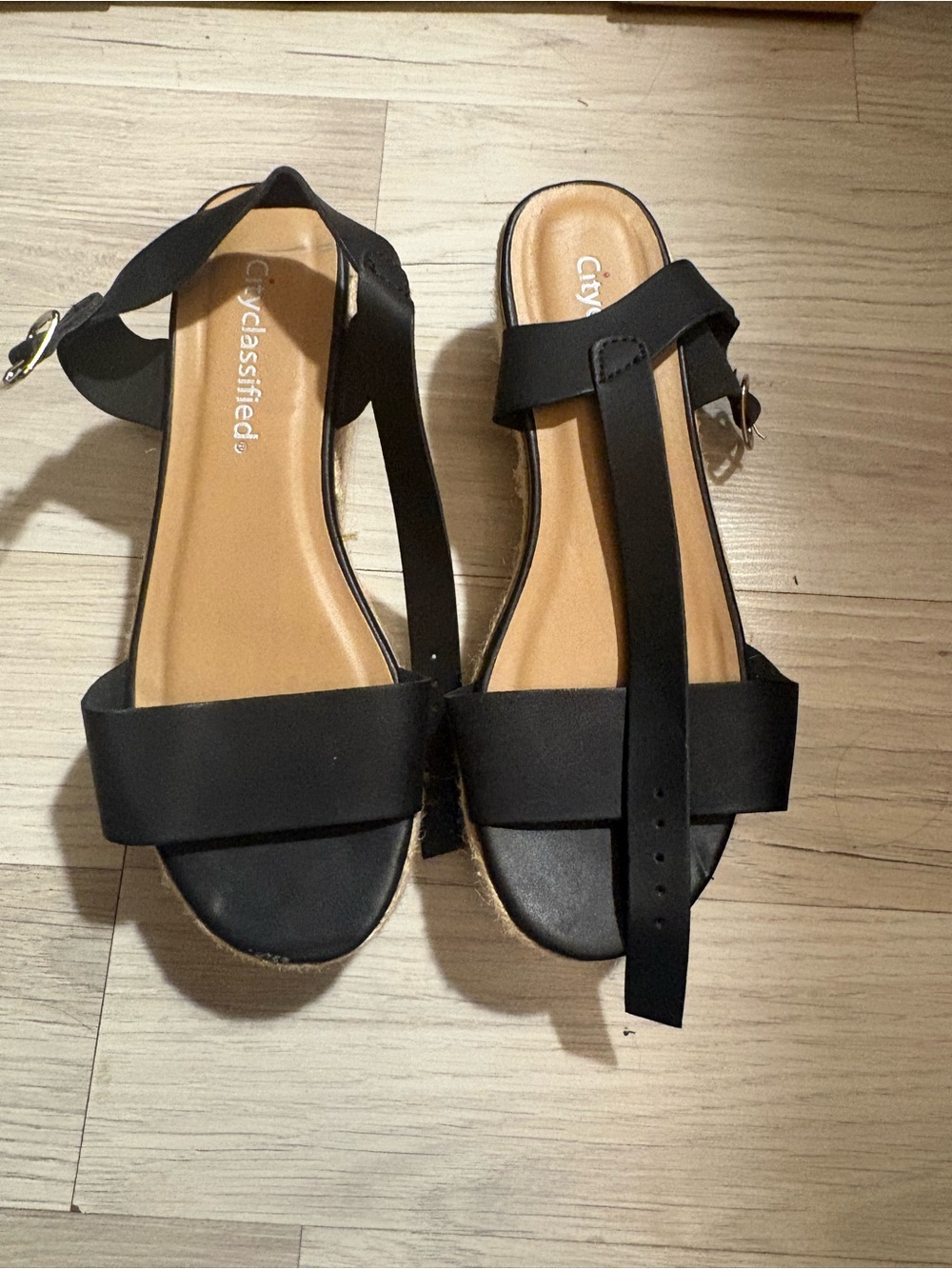 Cityclassified Black Strap Open-Toe Sandals with Tan Insole